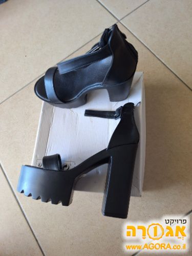 סנדלי עקב גבוה