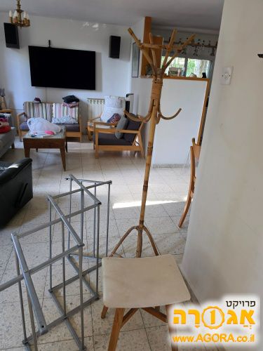 עמוד לתליית בגדים