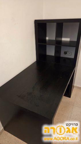 שולחן כתיבה עם כוורת