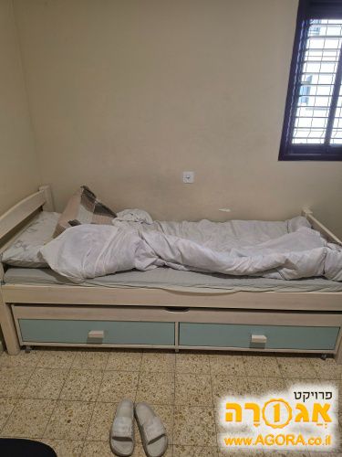 2 מיטות של חברת עצמלא