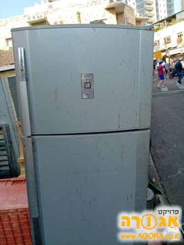 מקרר שארפ משפחתי
