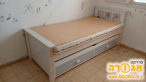 מיטת ילד עם ארגז