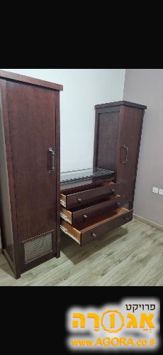 מזנון / ספרייה מעץ כהה