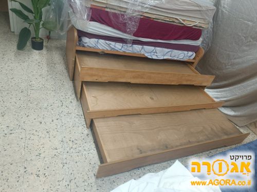 מיטה נפתחת ל4 + מגירה