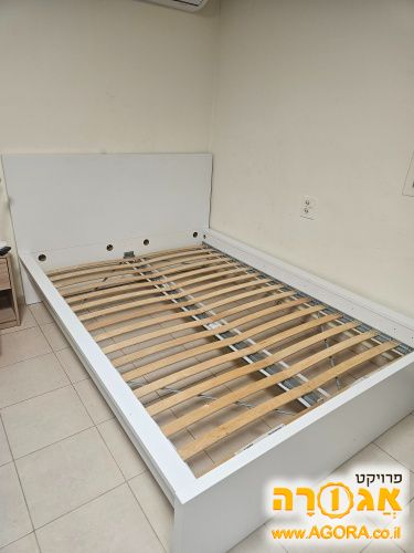 בסיס מיטה במצב מצויין