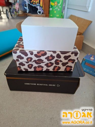 קופסאות נעליים ריקות