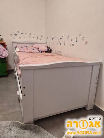 מיטת ילדים עם מיטת חבר, מזרנים ומקום אחס