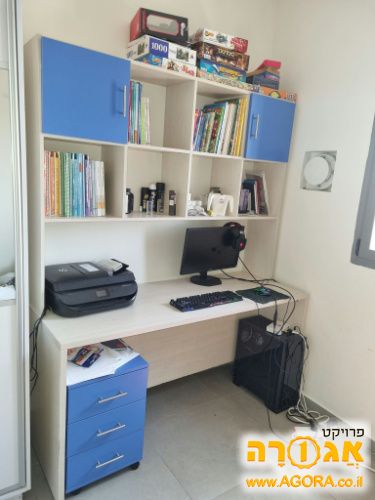 מיטה וספריה