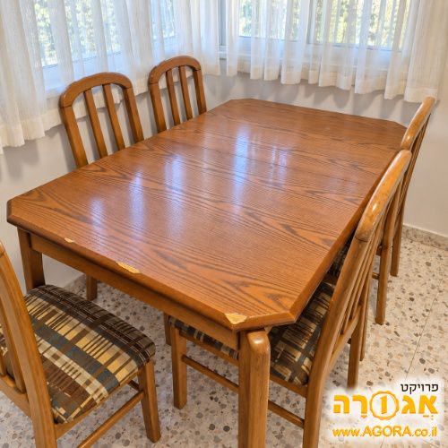 פינת אוכל וכסאות