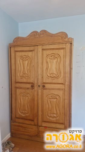 ארון בגדים מעץ מלא