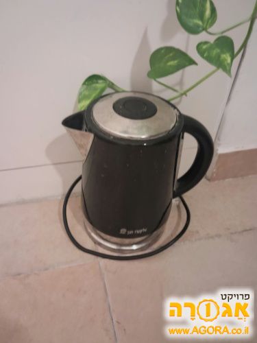 קומקום חשמלי שחור