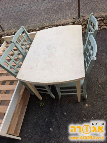 שולחן ומיטה כפולה
