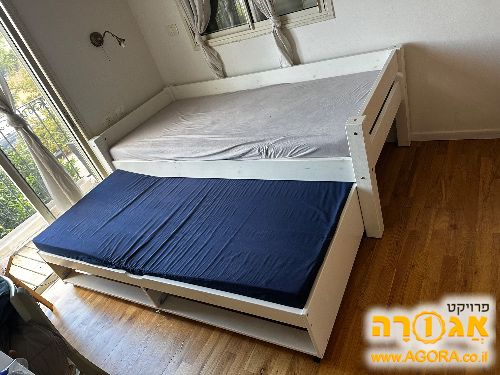 מיטת יחיד מעץ מלא עם מיטה נשלפת ומגירות