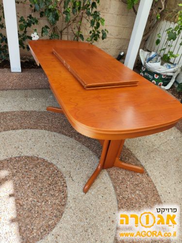 שולחן אוכל