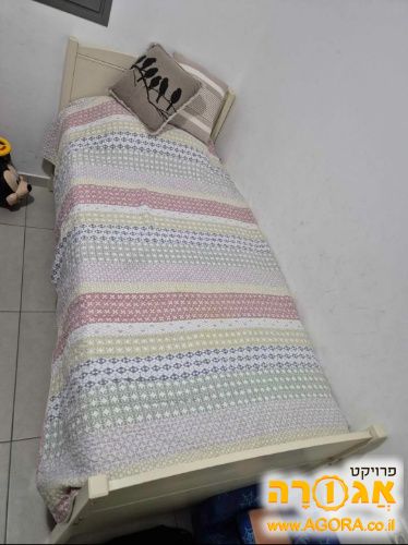מיטת יחיד