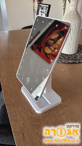 מראה שולחנית עם לדים