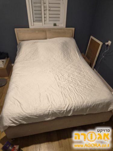 מיטה עם ארגז מצעים