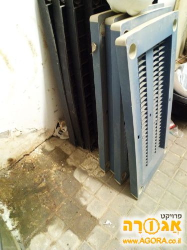 מדפים של ארון מדפים פלסטיק