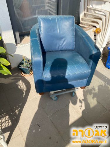 ספה כחולה