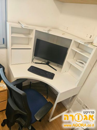 שולחן מחשב פינתי וכיסא מחשב