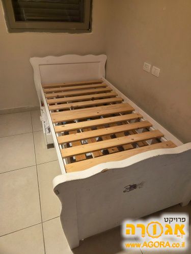 מית נוער ומיאת חבר ללא מזרנים