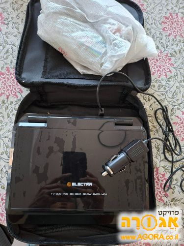 CD קטן עם חיבור למצת של רכב