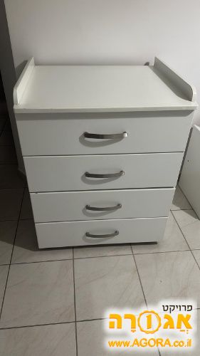 שידת מגירות גדולה
