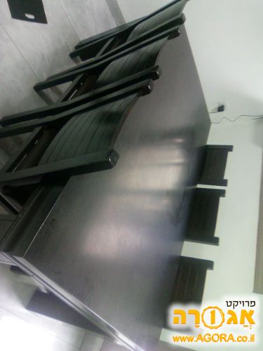 שולחן וכסאות