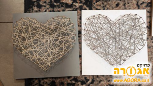 2 תמונות של לבבות ממסמרים וחוטים