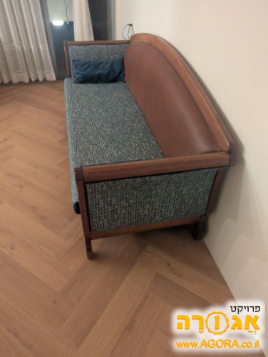 ספה תלת מושבי