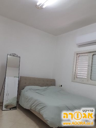 מיטה זוגית עם מזרן