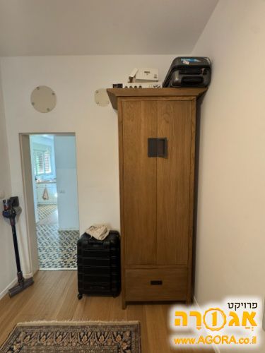 ארון עץ מלא