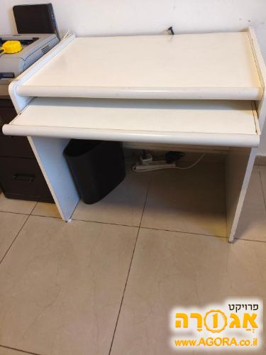 שולחן כתיבה לבן