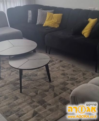 ספה שחורה