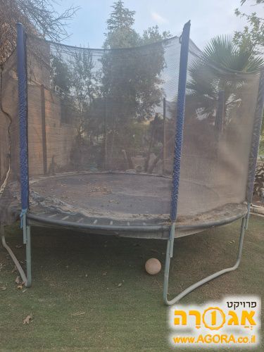 טרמפולינה ענקית