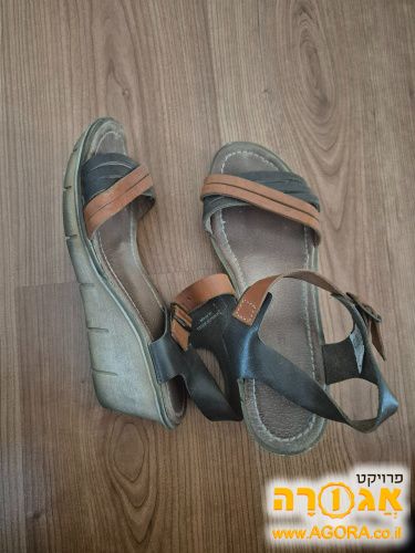 סנדלים