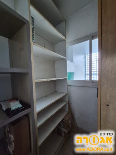 ארון לאחסון