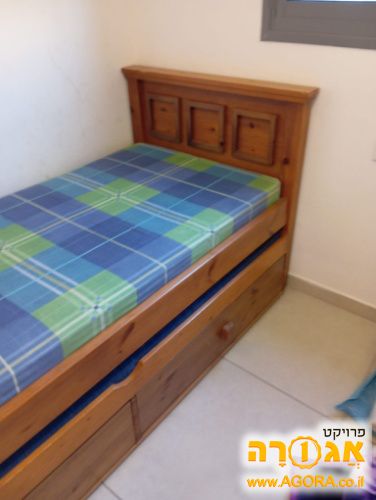 מיטת נוער עם מיטה תחתית נשלפת