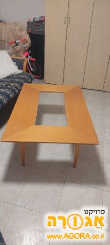 שולחן לפינת ישיבה, מהמם! וכן 2 ספות יחיד