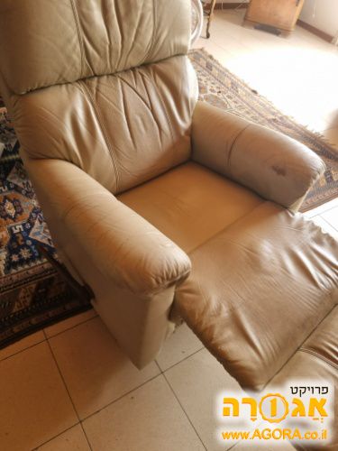 כורסת טלוויזיה עם מנגנון ריקליינר