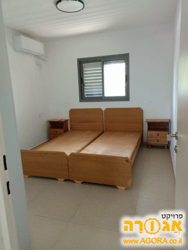 מיטה יהודית, שתי שידות לילה, ספה נפתחת ו