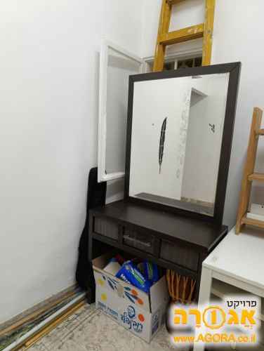 שידת איפור/קונסולה עם מראה