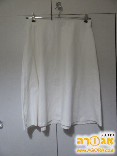 חצאית לבנה