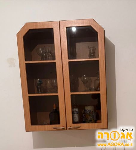 ארון זכוכית ויטרינה קטנה תלויה