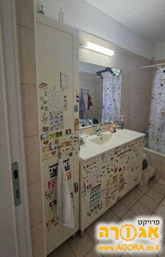 ארונית כיור וארון שירות למקלחת