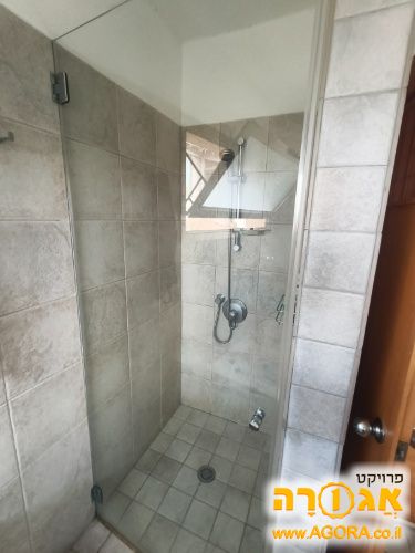 דלת מקלחון למסירה מיידית