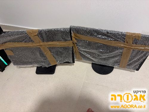 שני מסכי מחשב