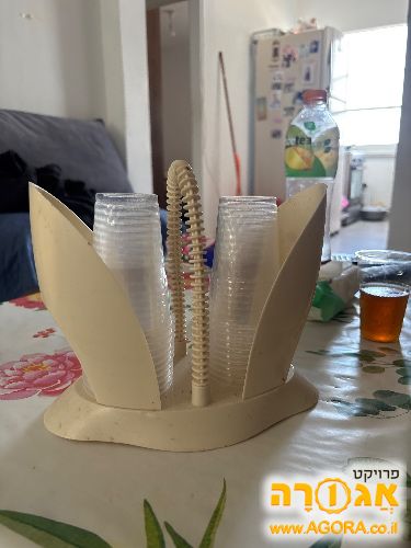 מתקן כוסות