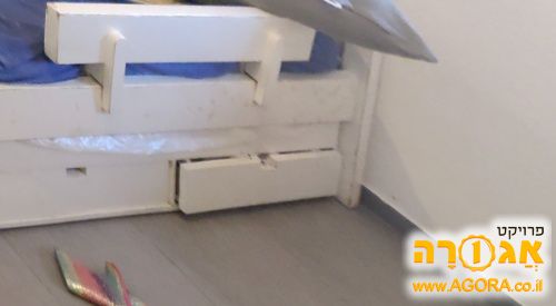 מיטה נפתחת עם ארגז מצעים
