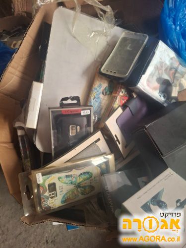 מלאי של מאות כיסויים ומגיני מסך